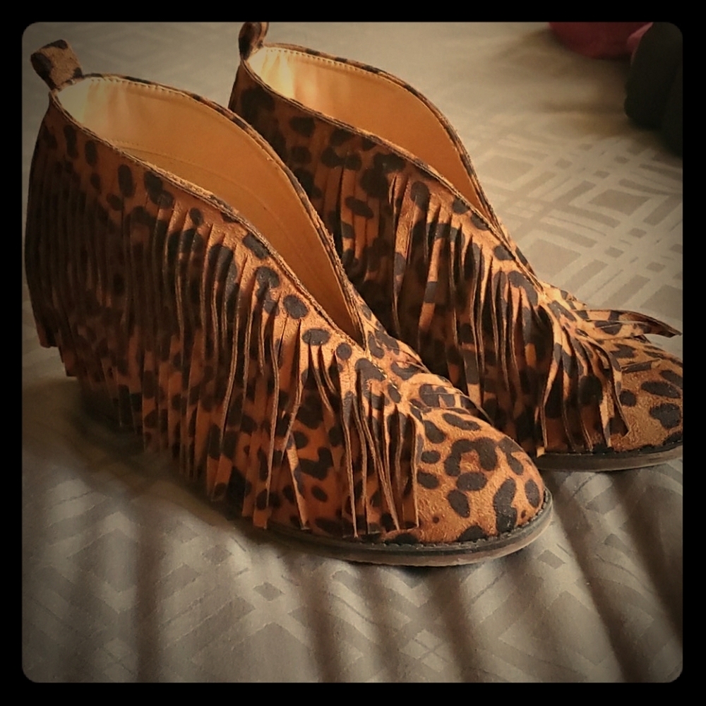 Mata Cheeta print Booties